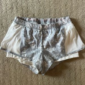 Lululemon Shorts - Size 6